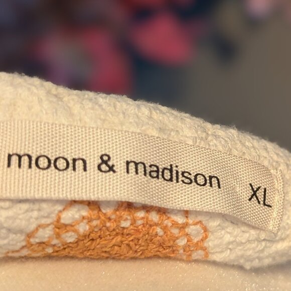 BOHO Spring Crochet Daisy Cardigan, Size XL - Picture 5 of 7